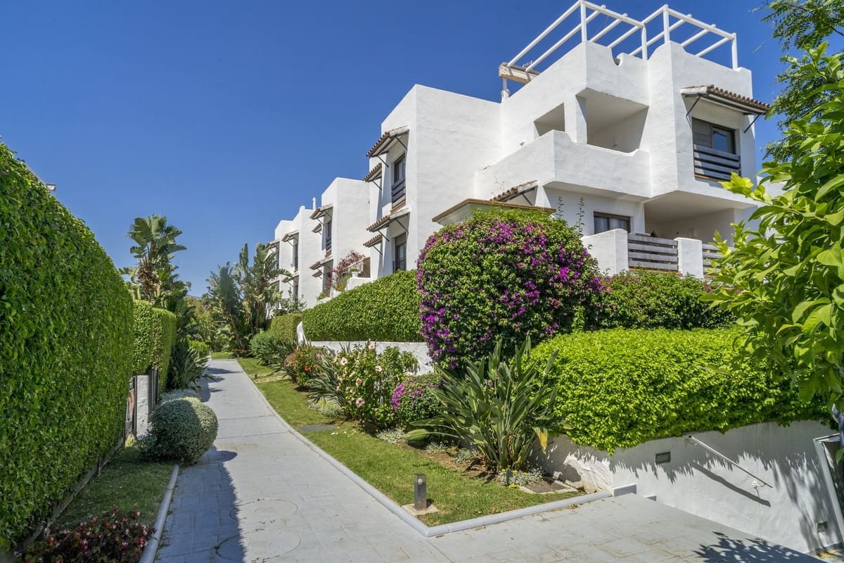 Apartamento de 2 habitaciones en New Golden Mile en venta con piscina garaje - 345.000 € (Ref: 9968006)