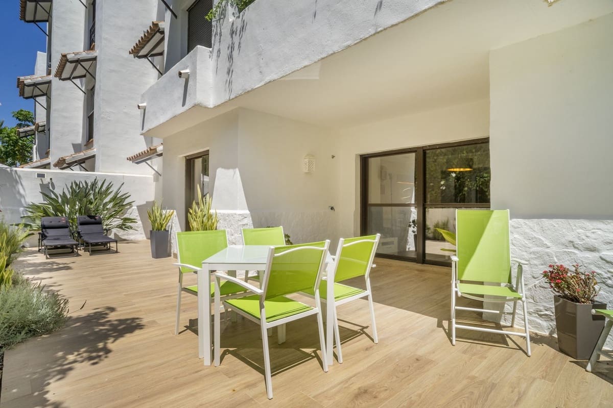 Apartamento de 2 habitaciones en New Golden Mile en venta con piscina garaje - 345.000 € (Ref: 9968006)