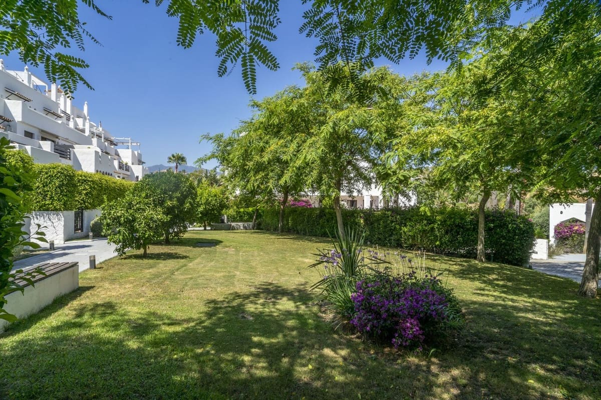 Apartamento de 2 habitaciones en New Golden Mile en venta con piscina garaje - 345.000 € (Ref: 9968006)