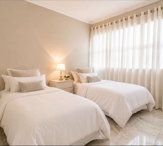 3 soverom Strandleiligheter til salgs i Benamara - Atalaya, Estepona med svømmebasseng garasje - € 695 000 (Ref: 9969099)