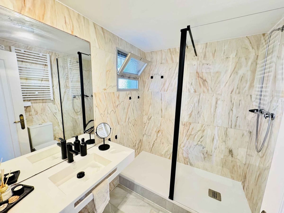 4 bedroom Apartment for sale in Riviera del Sol with pool - € 429,000 (Ref: 9969126)