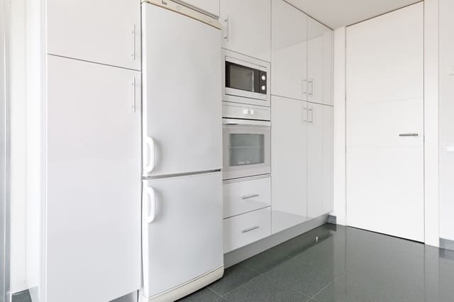 2 soverom Penthouse til salgs i Manilva med svømmebasseng garasje - € 420 000 (Ref: 9974430)