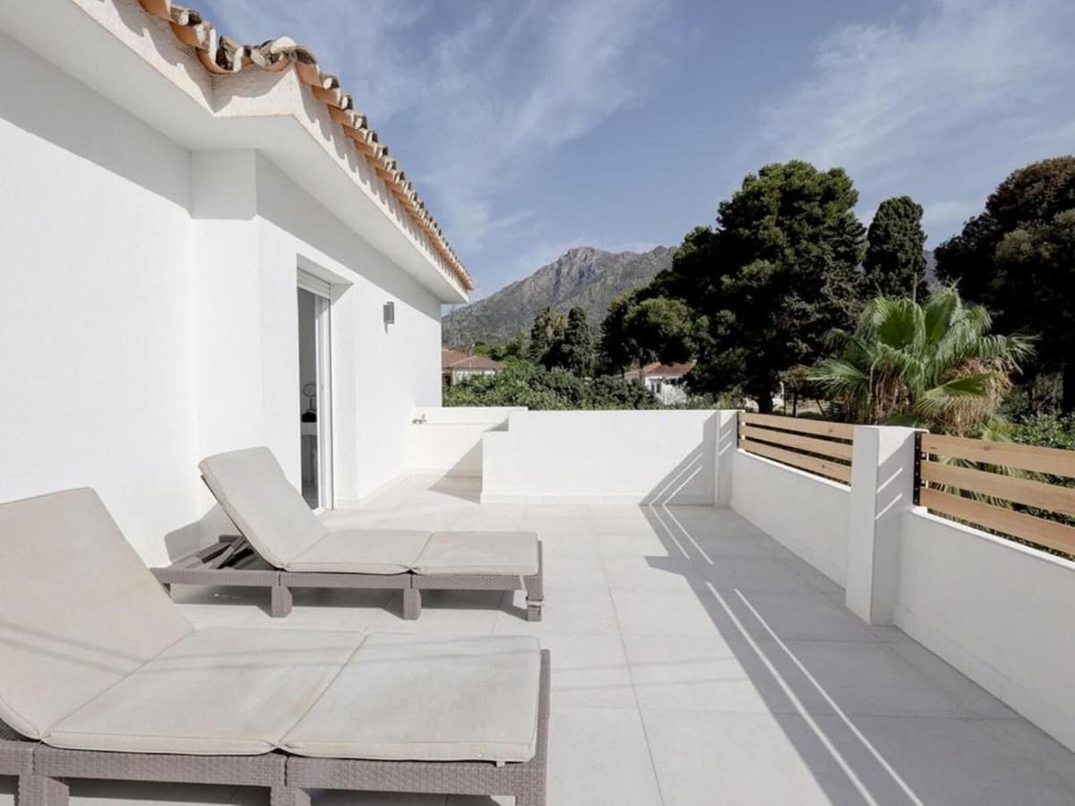 6 Zimmer Villa zu verkaufen in Marbella mit Pool Garage - 1.400.000 € (Ref: 9976594)