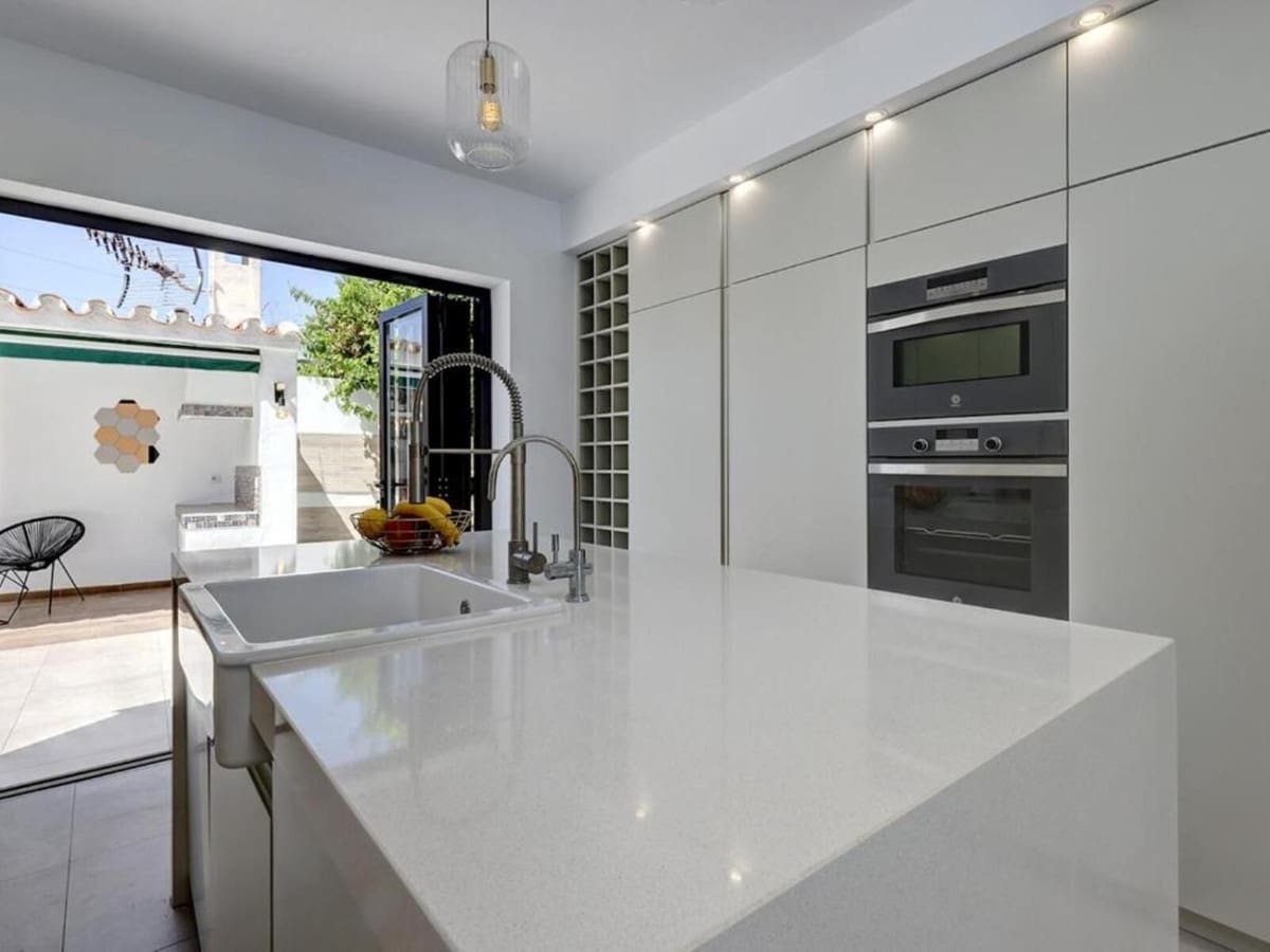 6 Zimmer Villa zu verkaufen in Marbella mit Pool Garage - 1.400.000 € (Ref: 9976594)