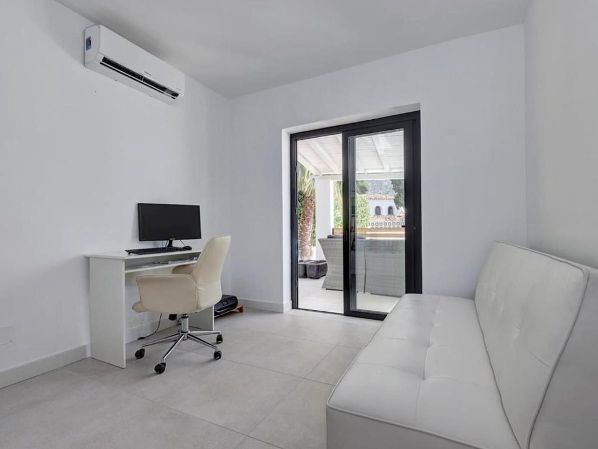 6 Zimmer Villa zu verkaufen in Marbella mit Pool Garage - 1.400.000 € (Ref: 9976594)