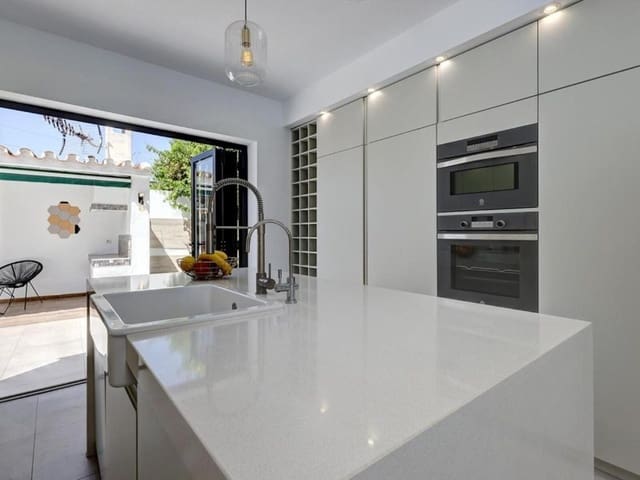 6 slaapkamer Villa te koop in Marbella met zwembad garage - € 1.400.000 (Ref: 9976594)
