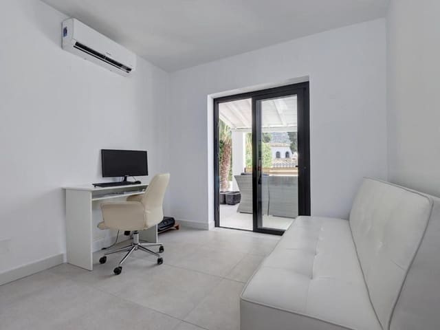 6 slaapkamer Villa te koop in Marbella met zwembad garage - € 1.400.000 (Ref: 9976594)