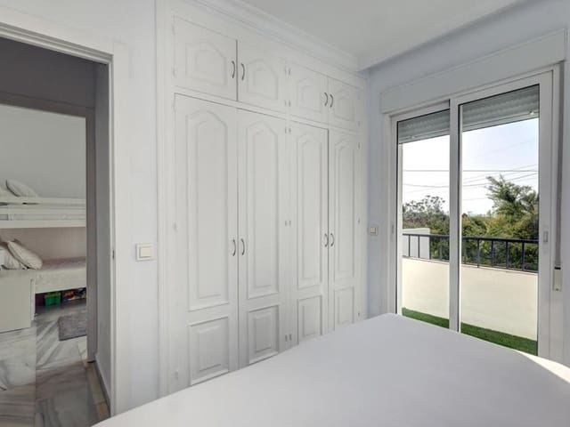 6 slaapkamer Villa te koop in Marbella met zwembad garage - € 1.400.000 (Ref: 9976594)