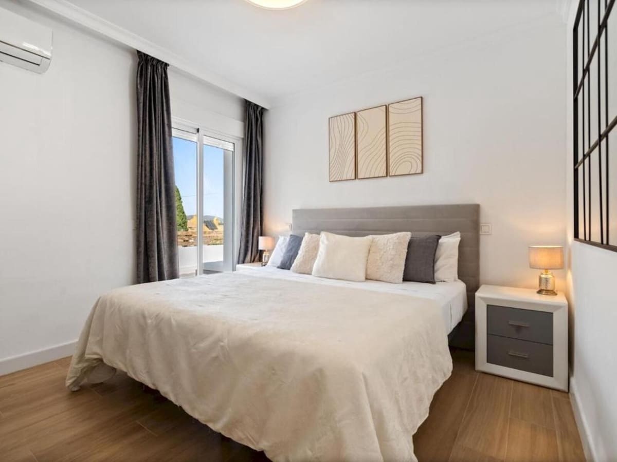 6 Zimmer Villa zu verkaufen in Marbella mit Pool Garage - 1.400.000 € (Ref: 9976594)