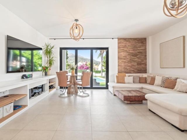 6 slaapkamer Villa te koop in Marbella met zwembad garage - € 1.400.000 (Ref: 9976594)