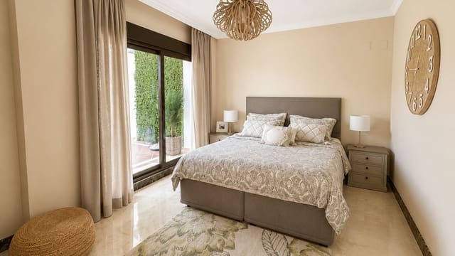 3 bedroom Villa for sale in Estepona with garage - € 850,000 (Ref: 9981719)