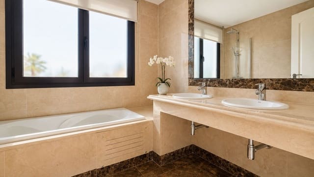 3 bedroom Villa for sale in Estepona with garage - € 850,000 (Ref: 9981719)