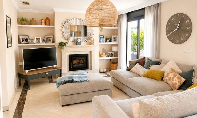 3 bedroom Villa for sale in Estepona with garage - € 850,000 (Ref: 9981719)