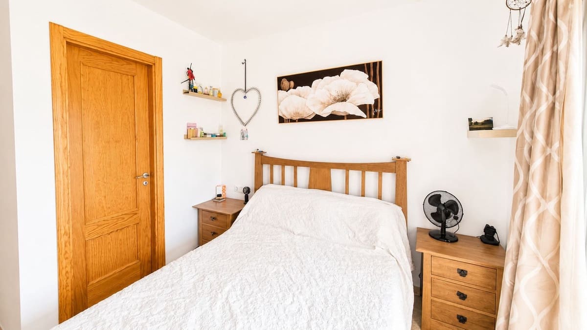 3 bedroom Apartment for sale in Manilva with pool garage - € 195,000 (Ref: 9984177)