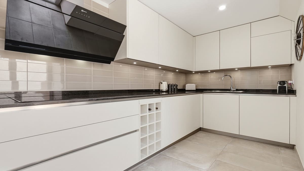 Ático de 3 habitaciones en La Duquesa / Puerto de la Duquesa en venta con piscina garaje - 495.000 € (Ref: 9994686)
