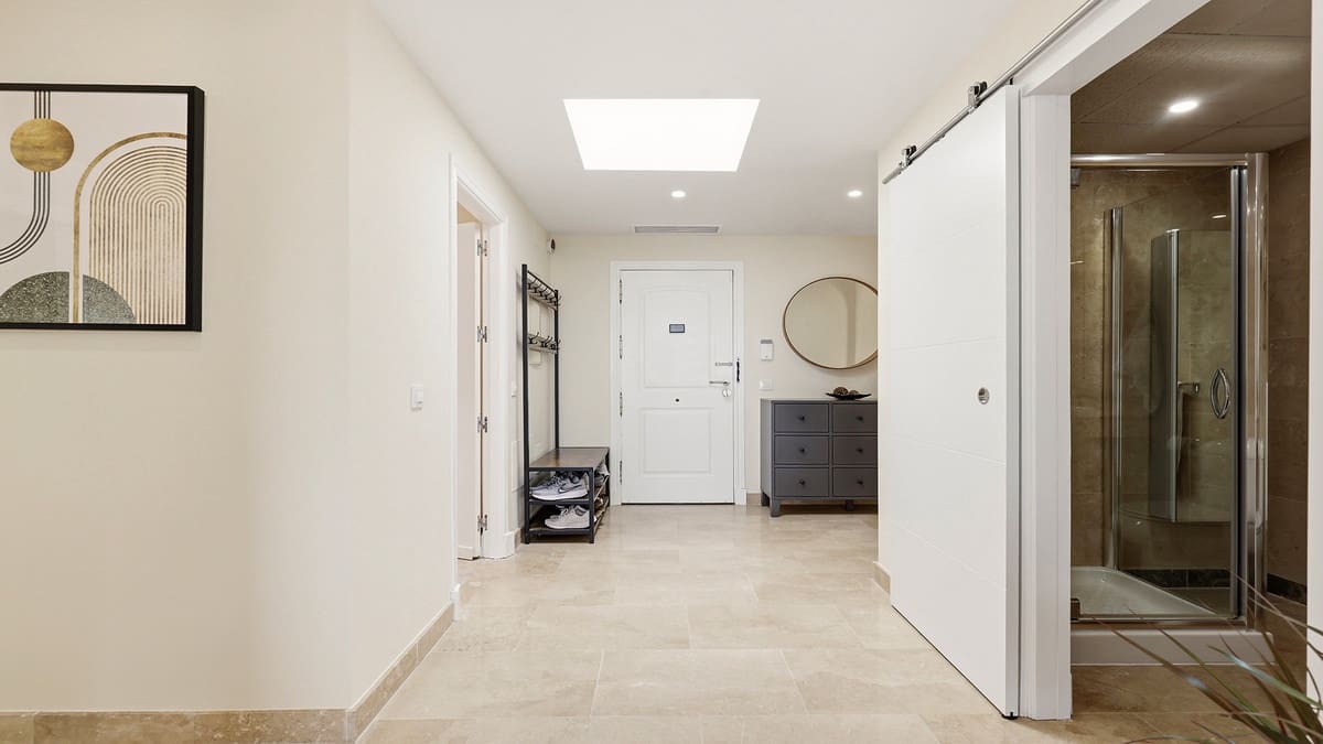 Ático de 3 habitaciones en La Duquesa / Puerto de la Duquesa en venta con piscina garaje - 495.000 € (Ref: 9994686)