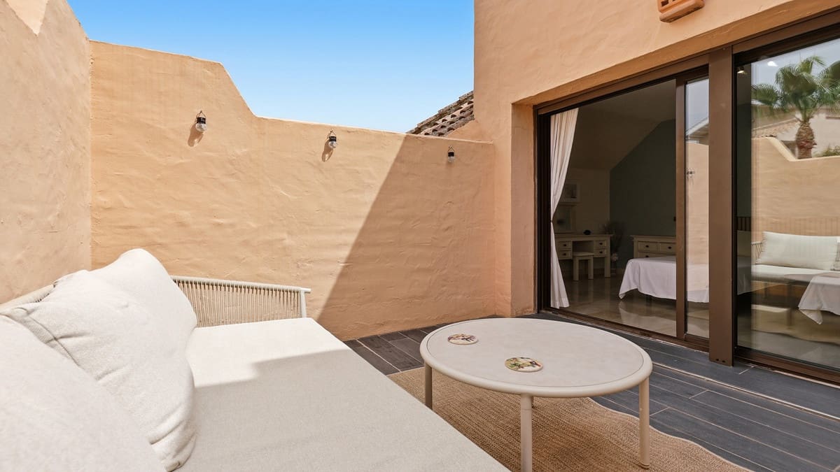 Ático de 3 habitaciones en La Duquesa / Puerto de la Duquesa en venta con piscina garaje - 495.000 € (Ref: 9994686)
