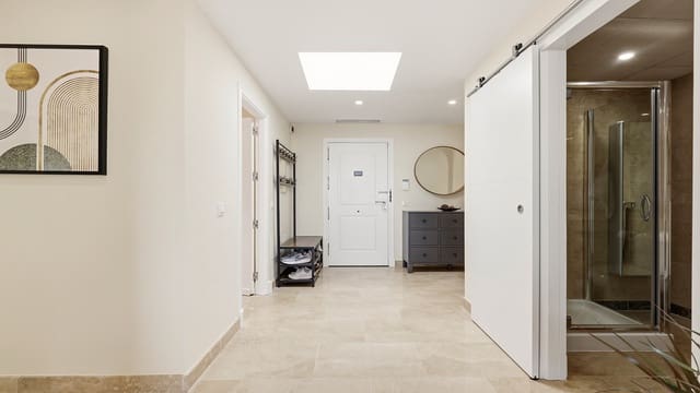 Ático de 3 habitaciones en La Duquesa / Puerto de la Duquesa, Manilva en venta con piscina garaje - 495.000 € (Ref: 9994686)