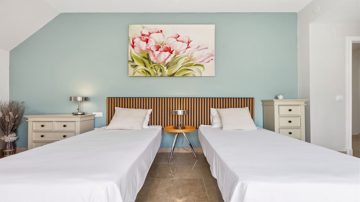 Ático de 3 habitaciones en La Duquesa / Puerto de la Duquesa en venta con piscina garaje - 495.000 € (Ref: 9994686)