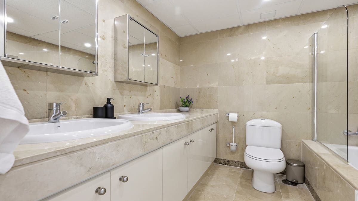 Ático de 3 habitaciones en La Duquesa / Puerto de la Duquesa en venta con piscina garaje - 495.000 € (Ref: 9994686)