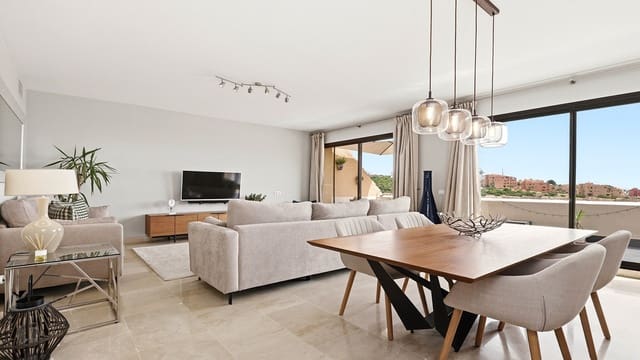 Ático de 3 habitaciones en La Duquesa / Puerto de la Duquesa, Manilva en venta con piscina garaje - 495.000 € (Ref: 9994686)