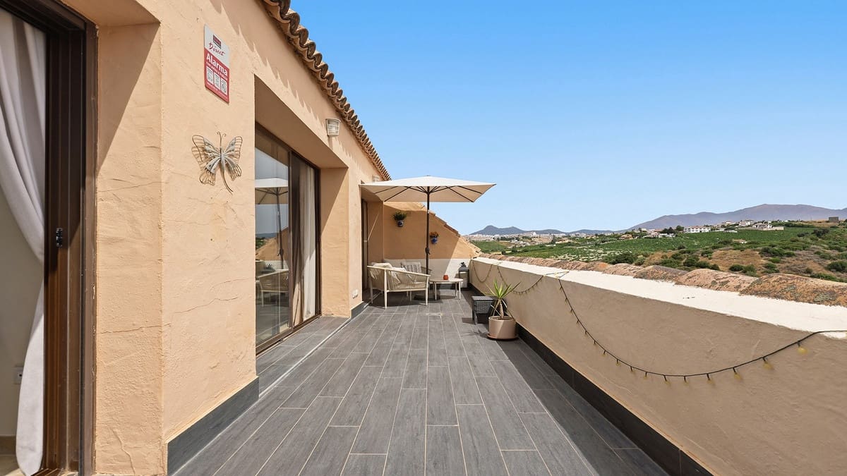 Ático de 3 habitaciones en La Duquesa / Puerto de la Duquesa en venta con piscina garaje - 495.000 € (Ref: 9994686)