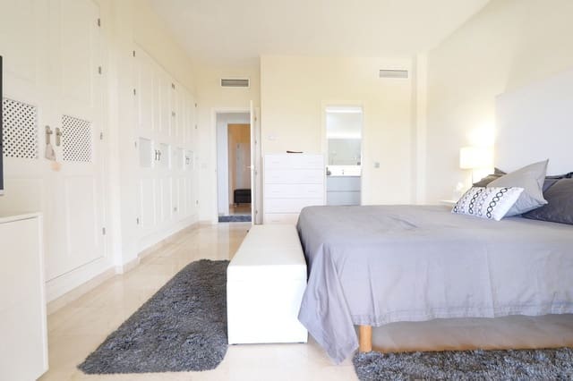 3 soveværelse Lejlighed til salg i Cabopino, Marbella med swimmingpool garage - € 629.000 (Ref: 9994699)