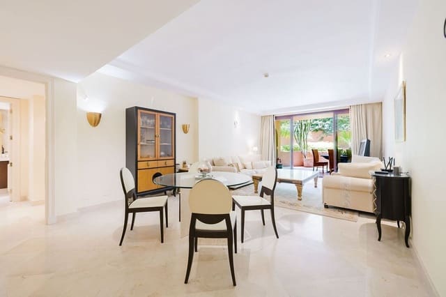 2 soveværelse Strandlejlighed til salg i Estepona med swimmingpool garage - € 1.145.000 (Ref: 9994700)