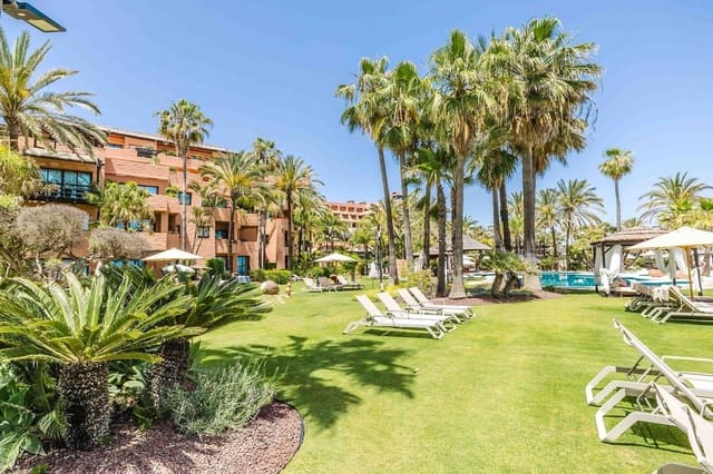 2 soveværelse Strandlejlighed til salg i Estepona med swimmingpool garage - € 1.145.000 (Ref: 9994700)