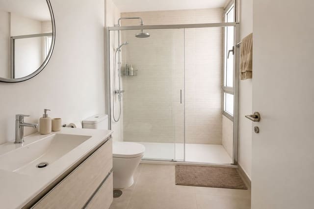 Apartamento de 3 habitaciones en Cancelada, Estepona en venta con piscina garaje - 595.000 € (Ref: 9996019)