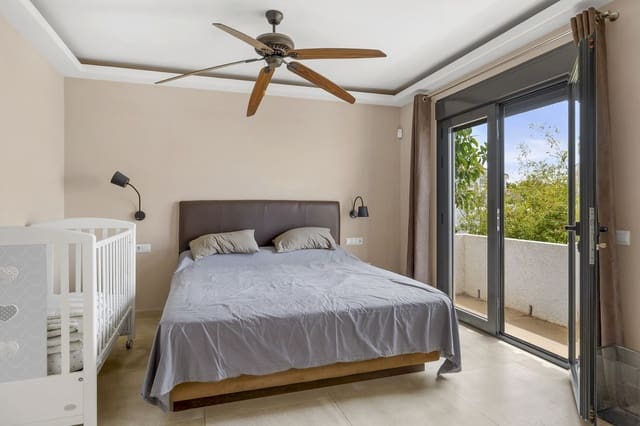 4 soverom Villa til salgs i Benalmádena med svømmebasseng garasje - € 1 045 000 (Ref: 9996494)