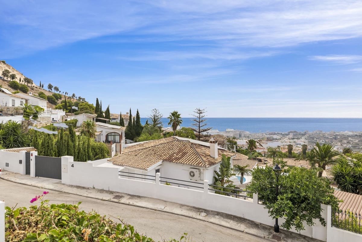 4 chambre Villa/Maison à vendre à Benalmadena avec piscine garage - 1 045 000 € (Ref: 9996494)