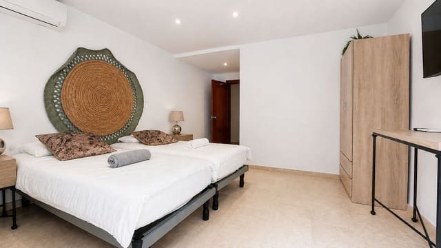 3 makuuhuone Huvila myytävänä paikassa Las Chapas - El Rosario, Marbella mukana uima-altaan 
autotalli - 1 349 000 € (Ref: 9997796)