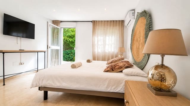3 makuuhuone Huvila myytävänä paikassa Las Chapas - El Rosario, Marbella mukana uima-altaan 
autotalli - 1 349 000 € (Ref: 9997796)
