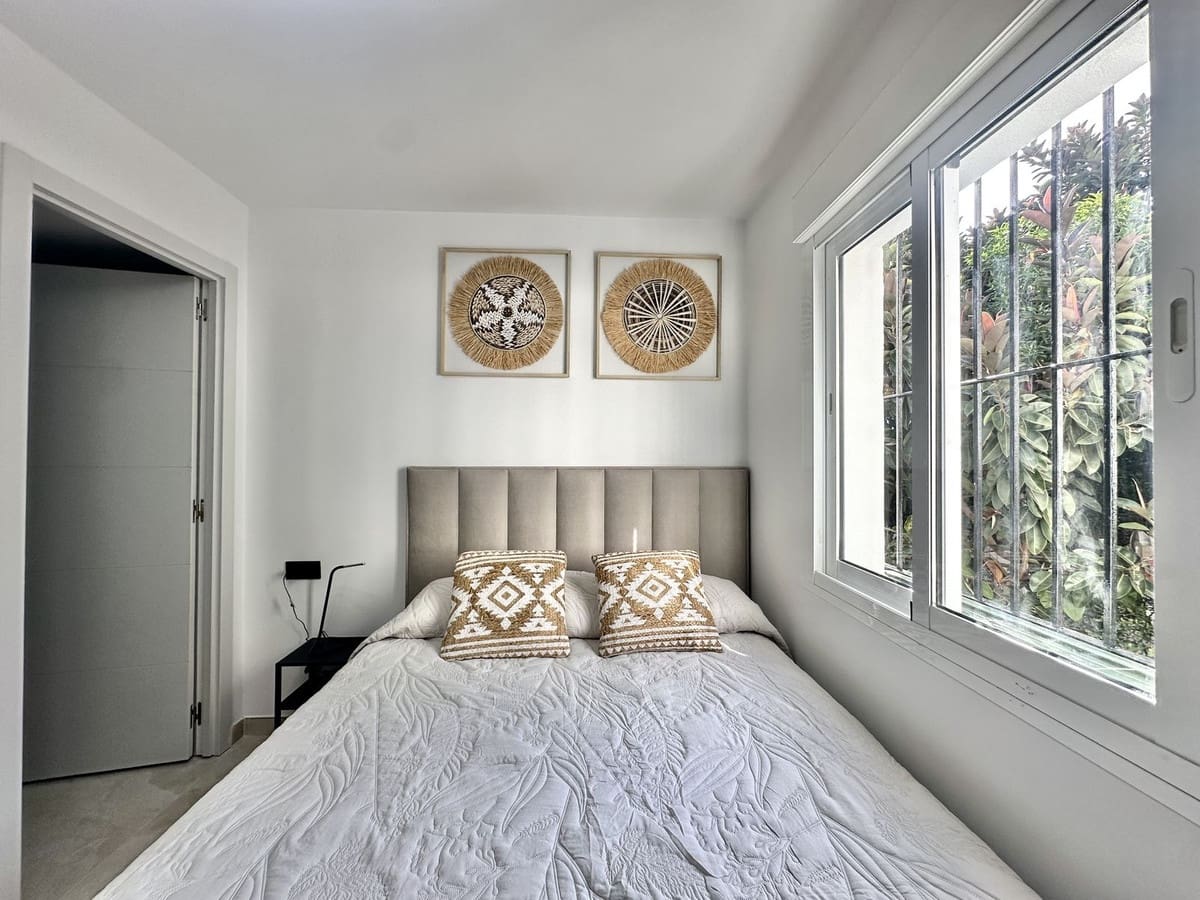 2 sypialnia Apartament na sprzedaż w La Cala de Mijas z basenem garażem - 375 000 € (Ref: 9997806)