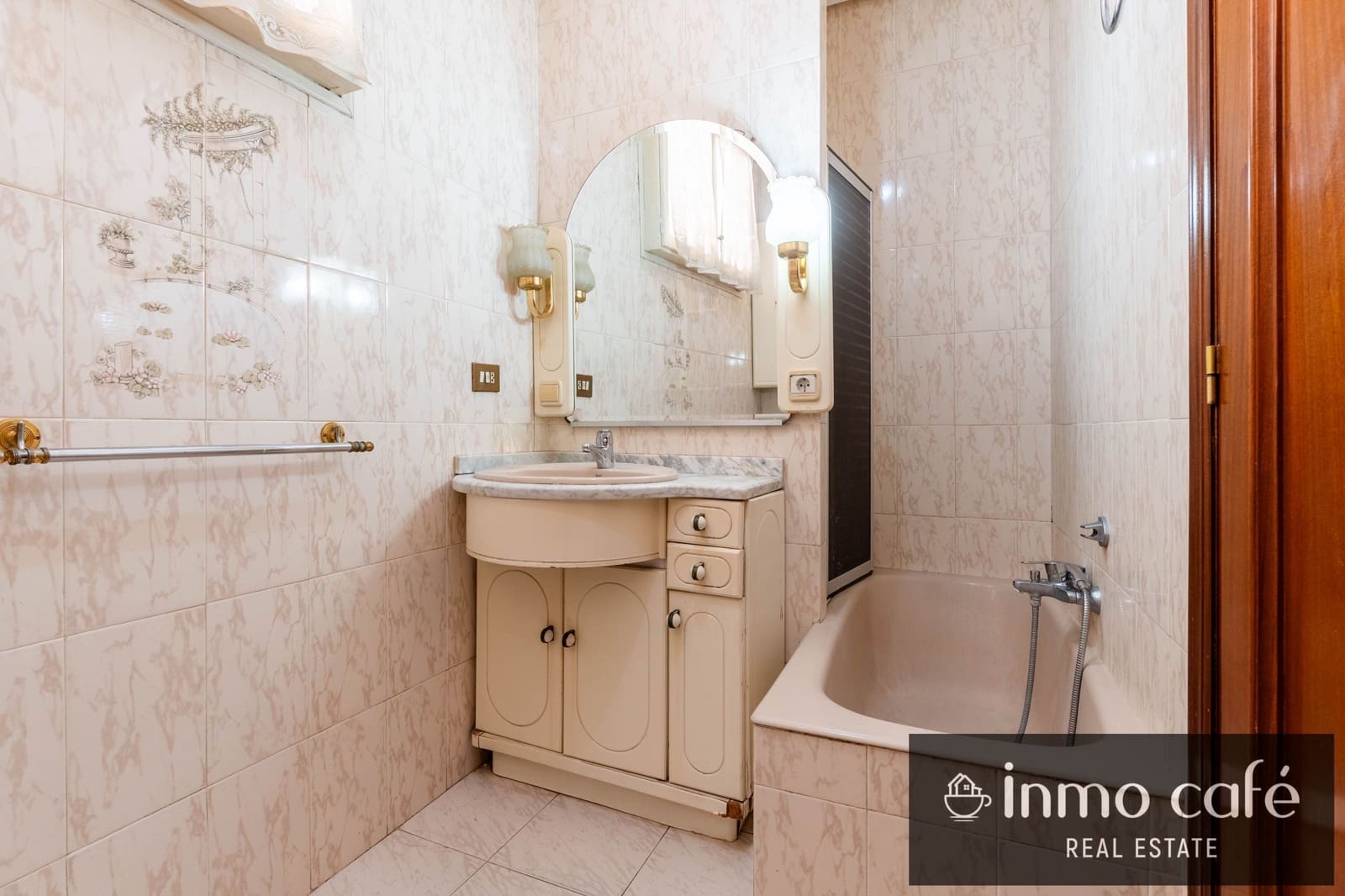 4 slaapkamer Appartement te koop in Castello de la Plana met garage - € 240.000 (Ref: 10032539)
