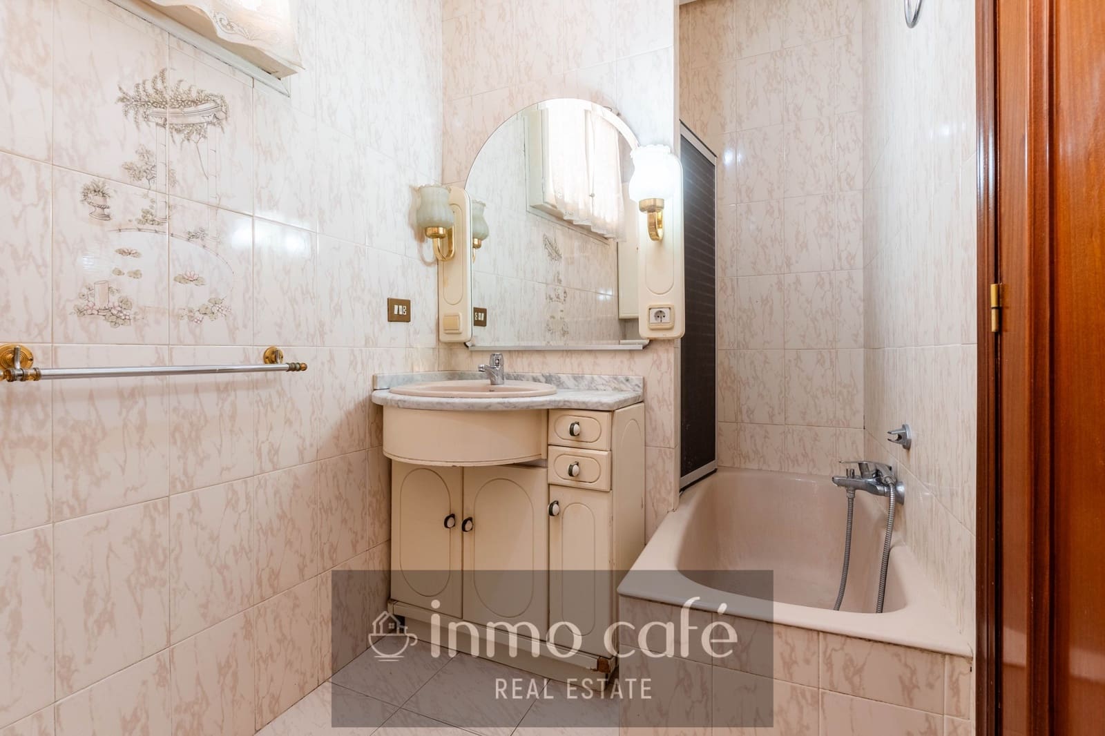 4 bedroom Apartment for sale in Castello de la Plana with garage - € 240,000 (Ref: 10032539)