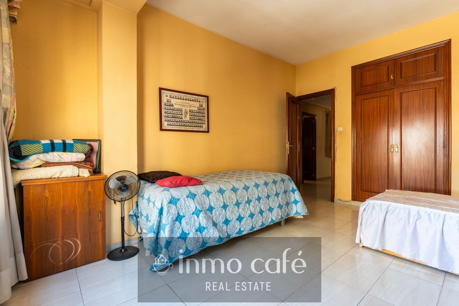 4 bedroom Apartment for sale in Castello de la Plana with garage - € 240,000 (Ref: 10032539)