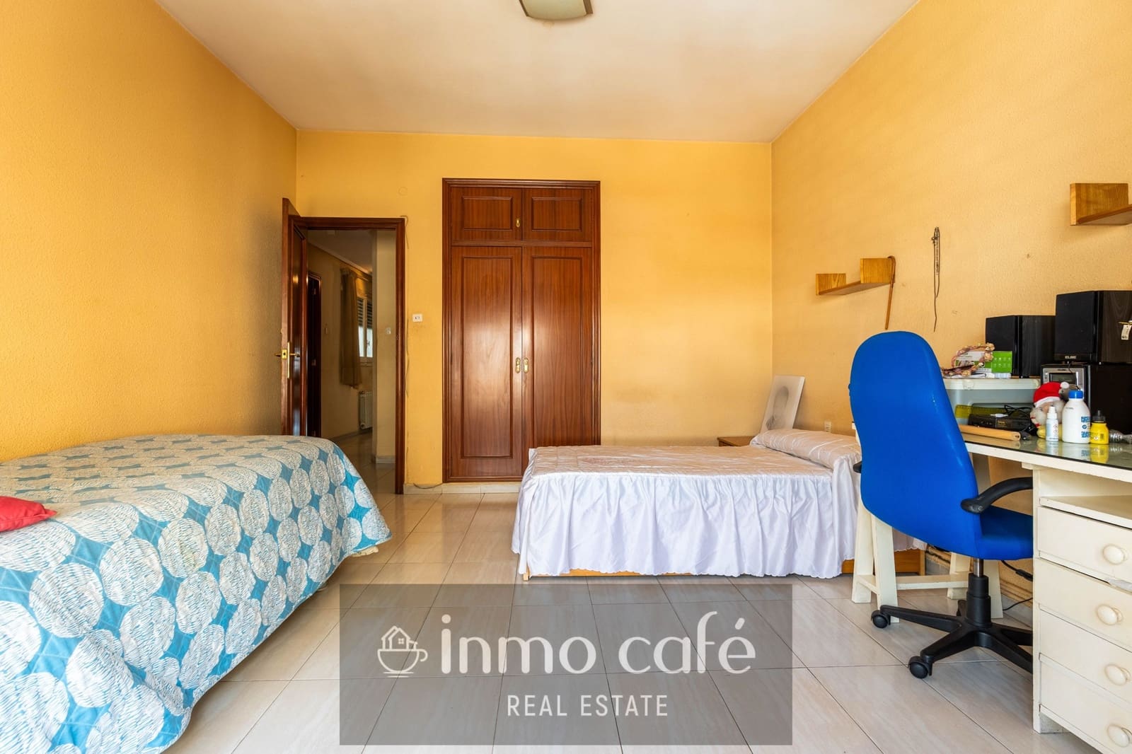 4 bedroom Apartment for sale in Castello de la Plana with garage - € 240,000 (Ref: 10032539)