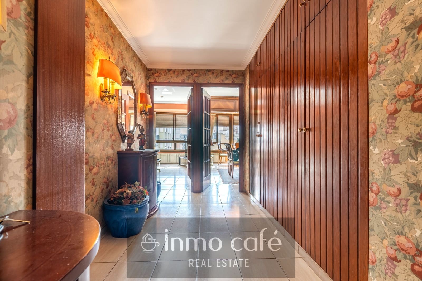 4 bedroom Apartment for sale in Castello de la Plana with garage - € 240,000 (Ref: 10032539)