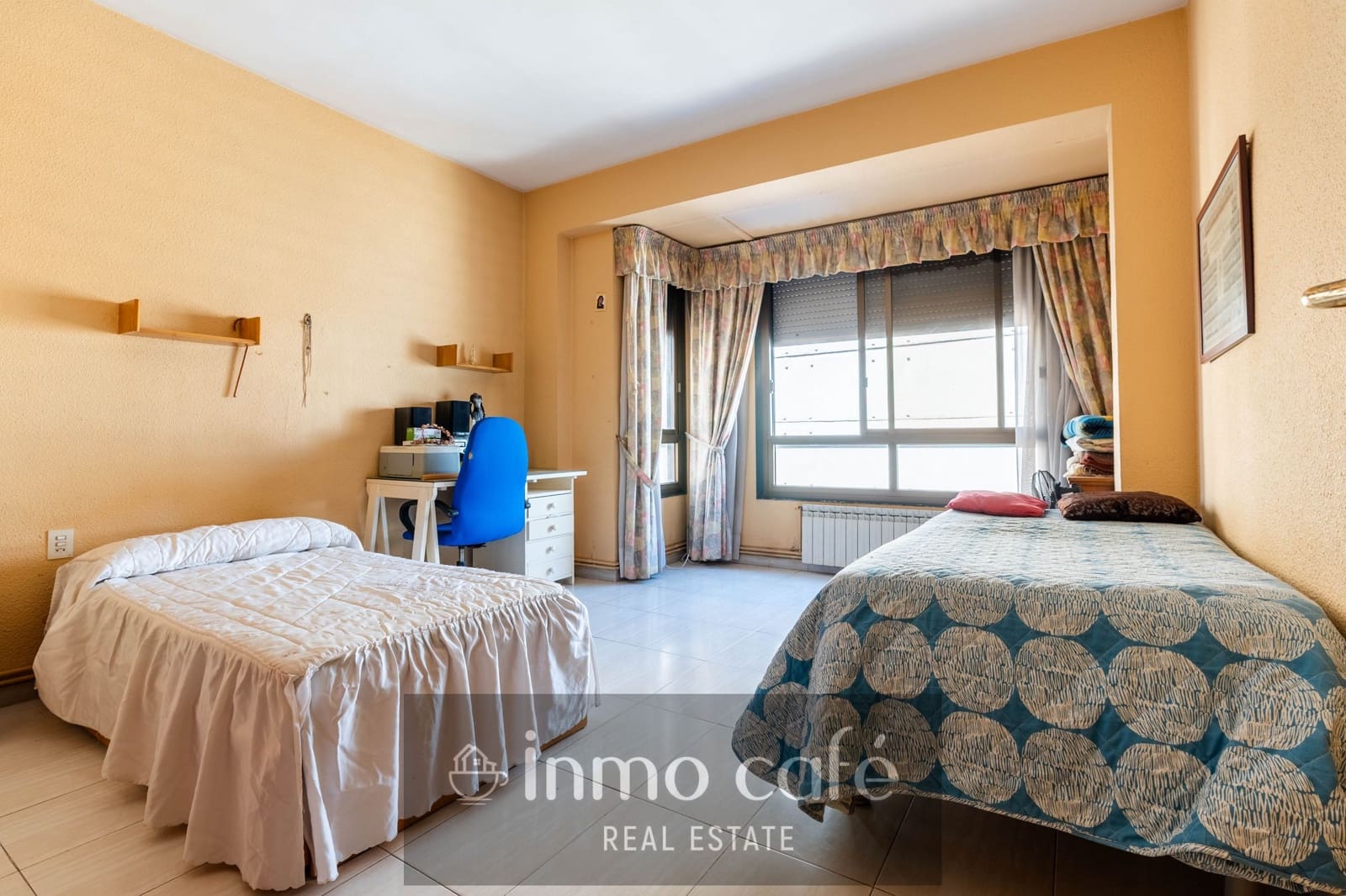 4 bedroom Apartment for sale in Castello de la Plana with garage - € 240,000 (Ref: 10032539)