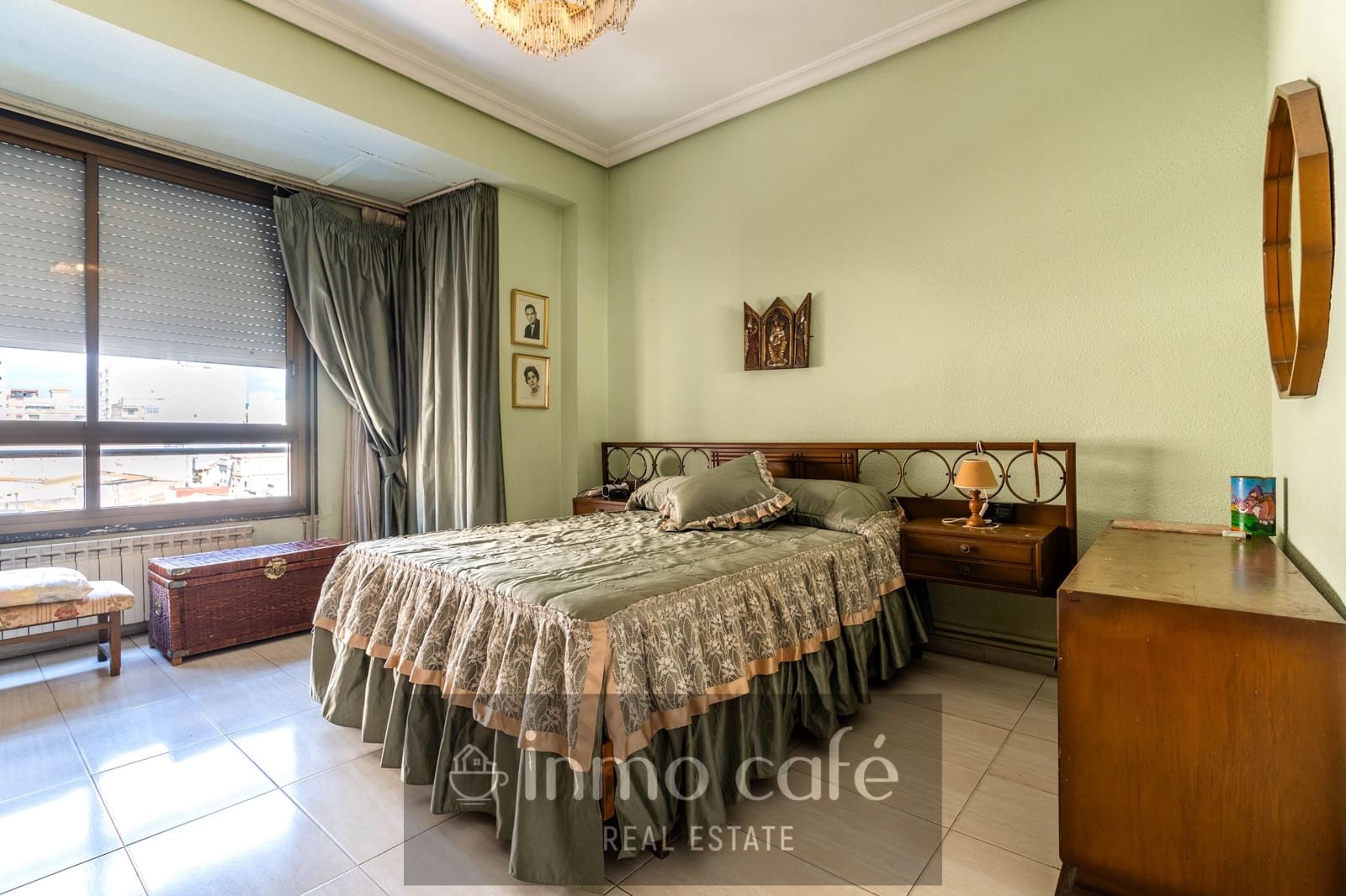 4 bedroom Apartment for sale in Castello de la Plana with garage - € 240,000 (Ref: 10032539)