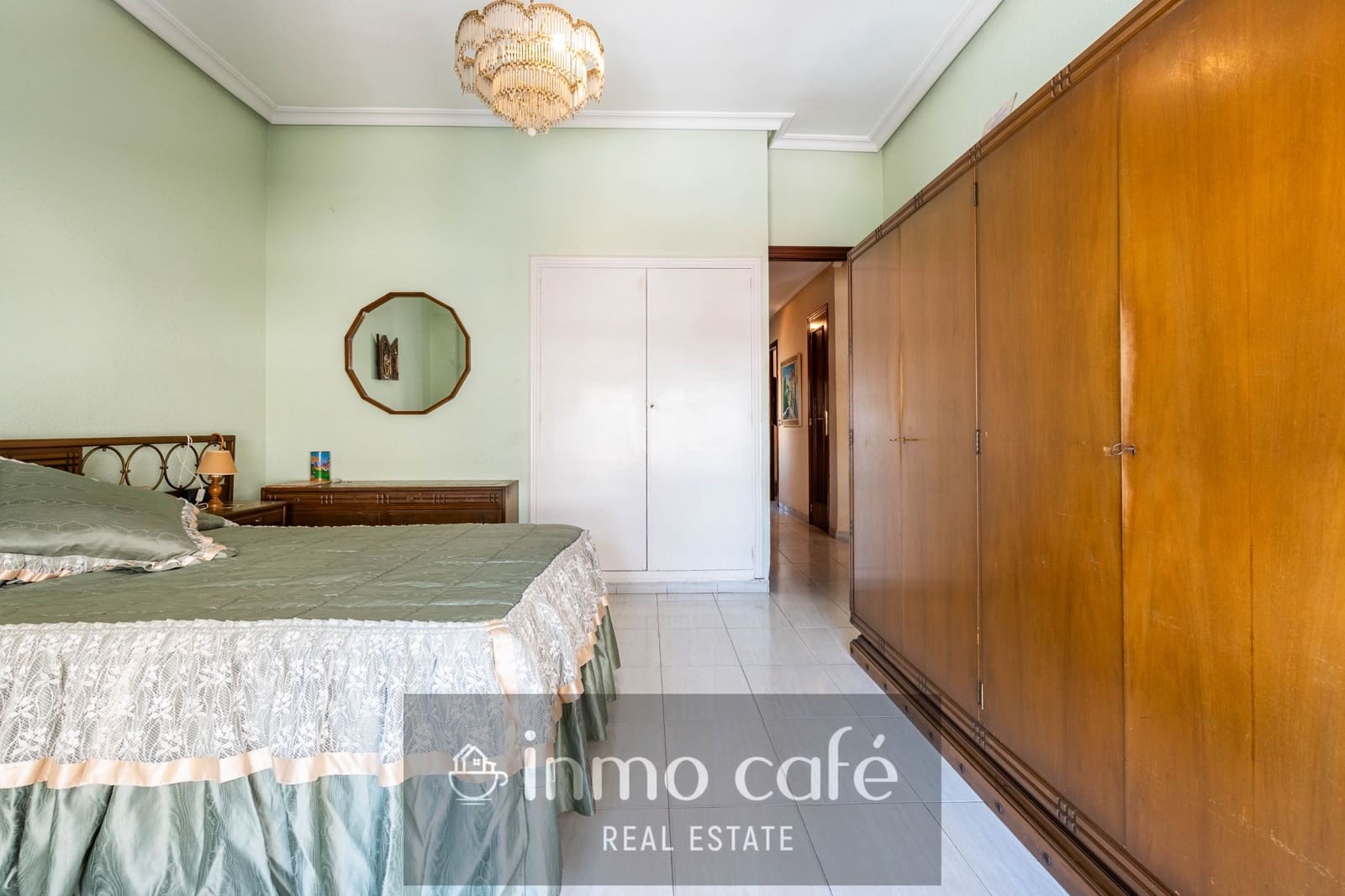 4 bedroom Apartment for sale in Castello de la Plana with garage - € 240,000 (Ref: 10032539)