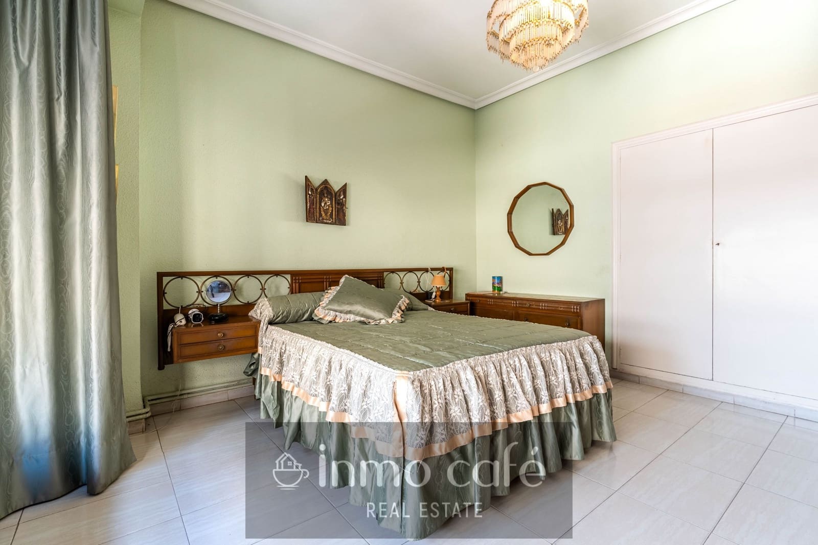 4 bedroom Apartment for sale in Castello de la Plana with garage - € 240,000 (Ref: 10032539)
