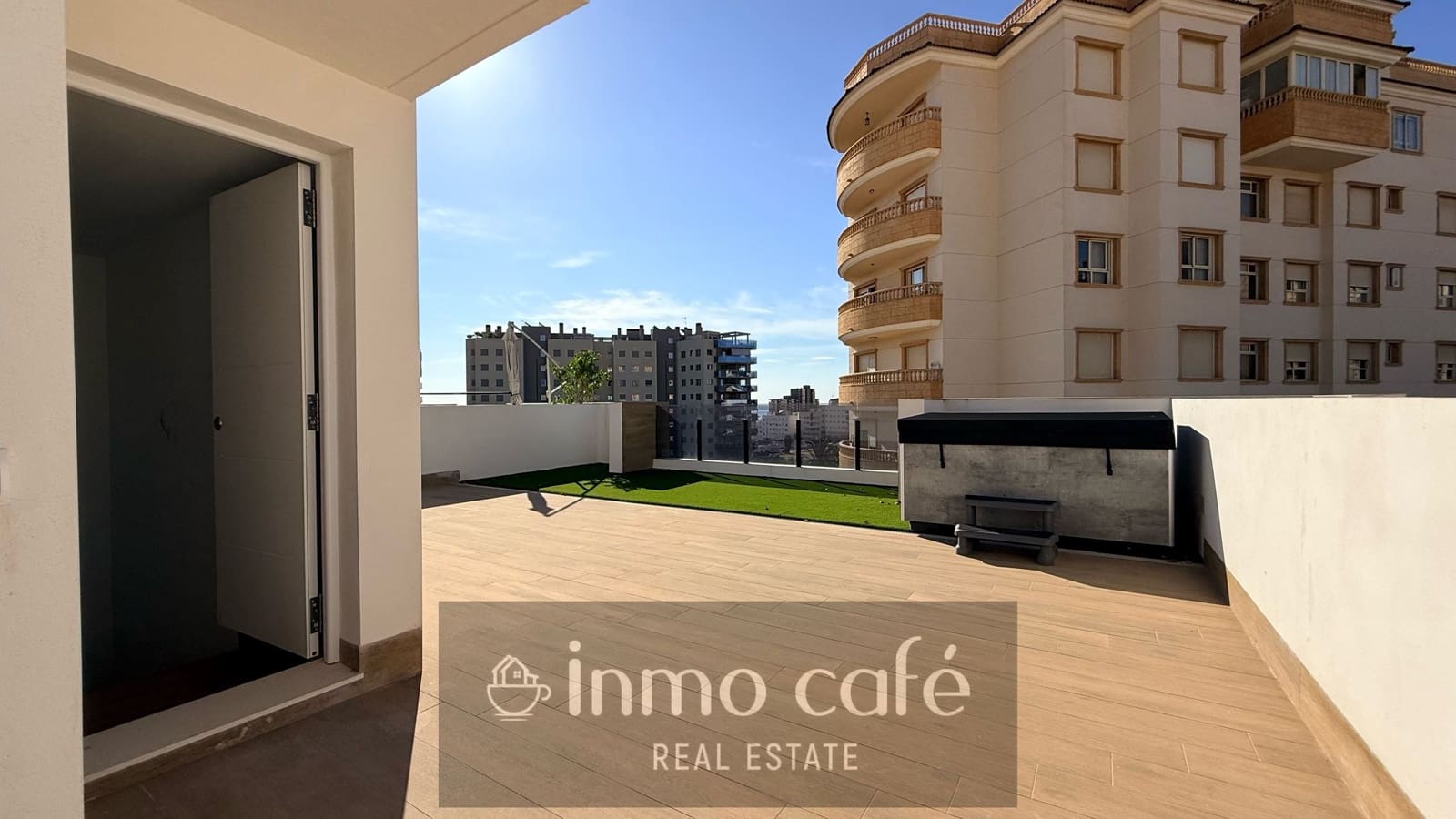 3 soverom Penthouse til salgs i El Campello med svømmebasseng garasje - € 850 000 (Ref: 10145659)