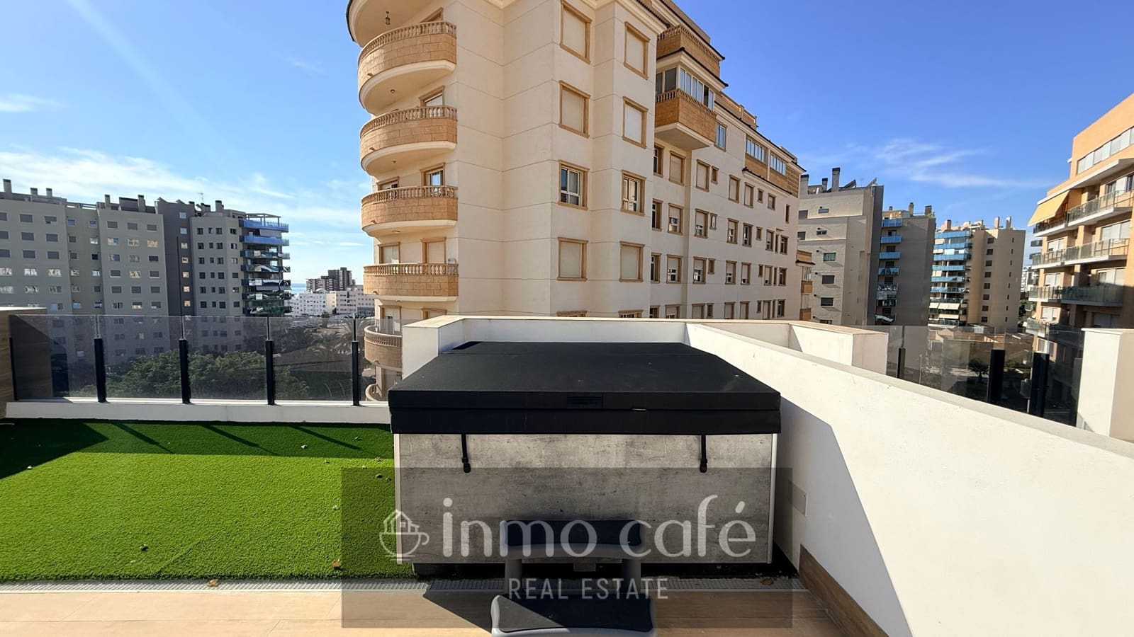 3 soverom Penthouse til salgs i El Campello med svømmebasseng garasje - € 850 000 (Ref: 10145659)