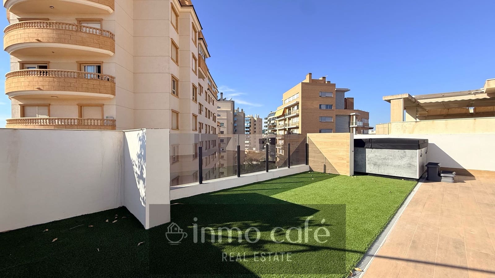 3 soverom Penthouse til salgs i El Campello med svømmebasseng garasje - € 850 000 (Ref: 10145659)