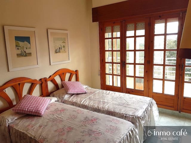 Chalet de 4 habitaciones en Elche / Elx en venta con piscina - 420.000 € (Ref: 8686538)