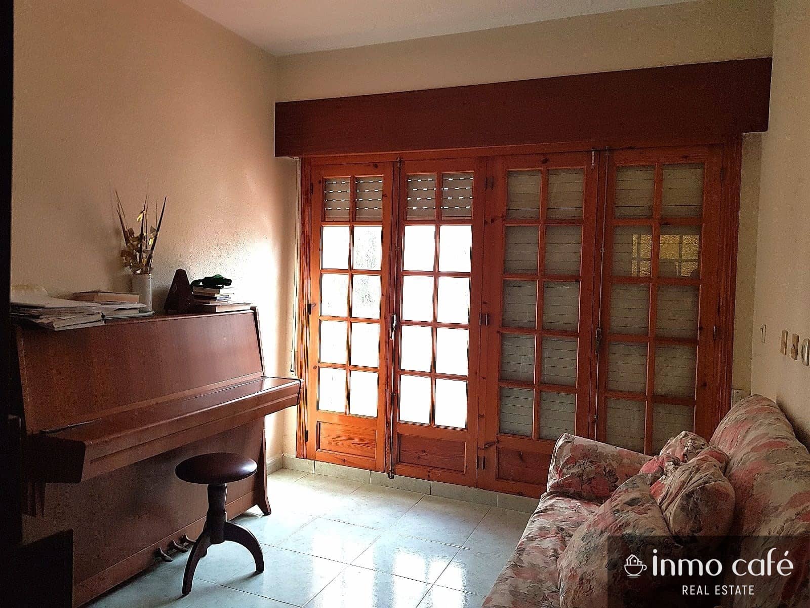 Chalet de 4 habitaciones en Elche / Elx en venta con piscina - 420.000 € (Ref: 8686538)