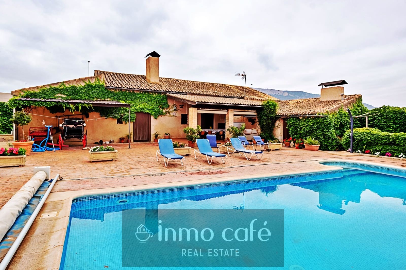 2 bedroom Finca/Country House for sale in Biar with pool garage - € 200,000 (Ref: 8686541)